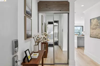 7 Embarcadero #204, Oakland, CA 94607 - Photo 2