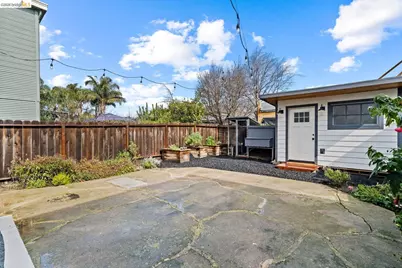 5812 Dover St, Oakland, CA 94609 - Photo 2