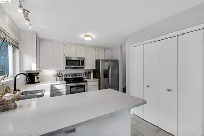 407 Vista Heights Rd, El Cerrito, CA 94530 - Photo 6