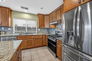 15100 Shining Star Ln, San Leandro, CA 94579 - Photo 8