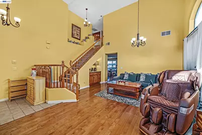 15100 Shining Star Ln, San Leandro, CA 94579 - Photo 4