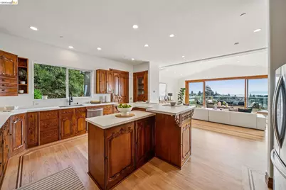 33 Somerset Rd, Oakland, CA 94611 - Photo 26