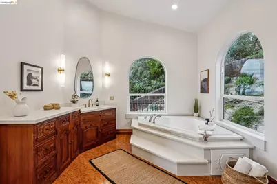 33 Somerset Rd, Oakland, CA 94611 - Photo 36