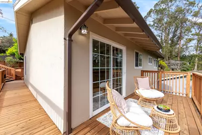 2 Cortez Ct, Oakland, CA 94611 - Photo 12