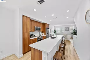 117 Uptown Cir, Oakland, CA 94607 - Photo 1