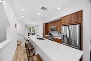 117 Uptown Cir, Oakland, CA 94607 - Photo 2