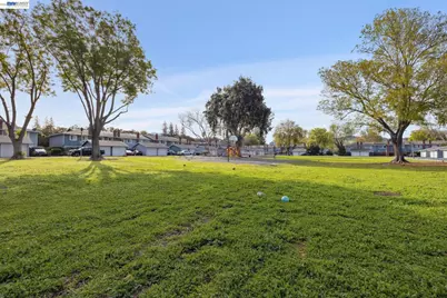 1475 Saint James Parkway, Concord, CA 94521 - Photo 40