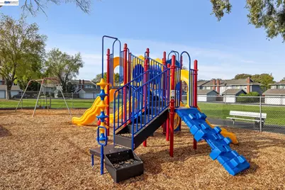 1475 Saint James Parkway, Concord, CA 94521 - Photo 36