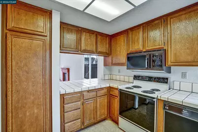 1286 Clarke Ln, Alameda, CA 94502 - Photo 6