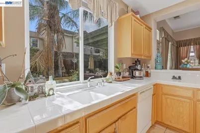 2248 Golden Leaf Ln., Tracy, CA 95377 - Photo 34