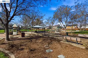 2248 Golden Leaf Ln, Tracy, CA 95377 - Photo 58