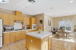 2248 Golden Leaf Ln, Tracy, CA 95377 - Photo 28