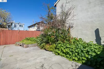 2540 16th St, Oakland, CA 94601 - Photo 32