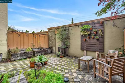 1119 Camino Del Valle, Alameda, CA 94502 - Photo 16
