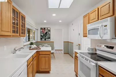 30229 Treeview St, Hayward, CA 94544 - Photo 14