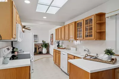 30229 Treeview St, Hayward, CA 94544 - Photo 12