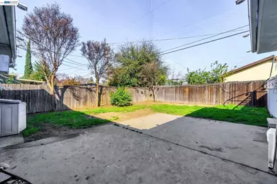3495 Dakota Ave, Fresno, CA 93726 - Photo 30