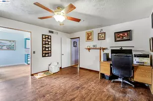 3495 Dakota Ave, Fresno, CA 93726 - Photo 8