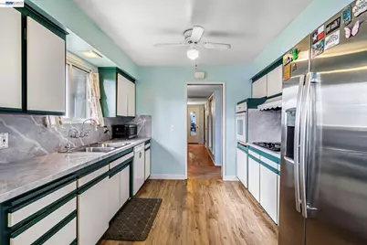 3495 Dakota Ave, Fresno, CA 93726 - Photo 14