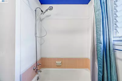 3495 Dakota Ave, Fresno, CA 93726 - Photo 22