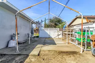 3495 Dakota Ave, Fresno, CA 93726 - Photo 32