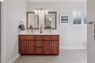 6785 Aitken Dr, Oakland, CA 94611 - Photo 24