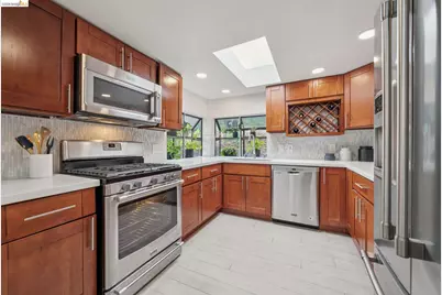 6785 Aitken Dr, Oakland, CA 94611 - Photo 18