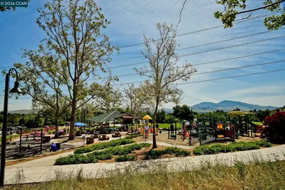 2126 Spring Lake Ct, Martinez, CA 94553 - Photo 32