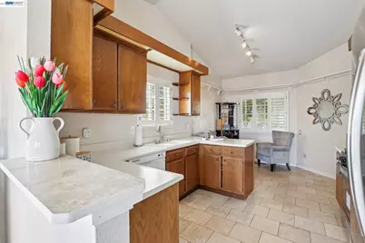 323 Rosemarie Pl, Bay Point, CA 94565 - Photo 8