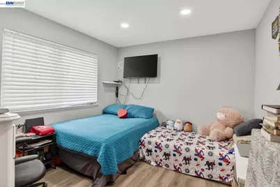 484 B St, Hayward, CA 94541 - Photo 28