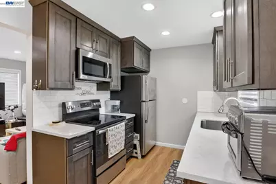 484 B St, Hayward, CA 94541 - Photo 34