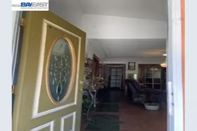 847 81st St, Los Angeles, CA 90044 - Photo 2