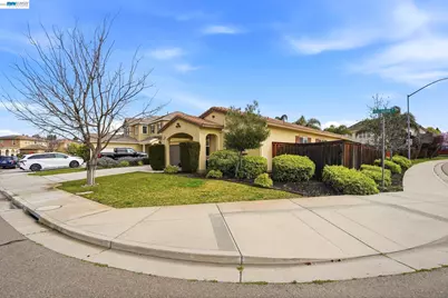 1718 Kyle Dayton Dr, Tracy, CA 95376 - Photo 4