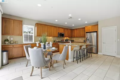 1718 Kyle Dayton Dr, Tracy, CA 95376 - Photo 14