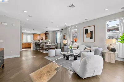 1038 Giacomo Ln, San Jose, CA 95131 - Photo 4