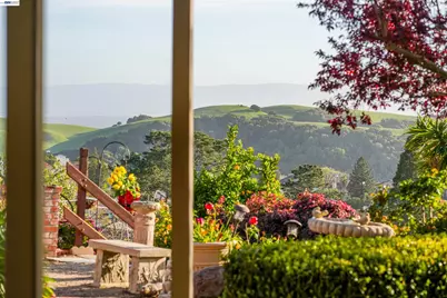 3499 La Mesa Dr, Hayward, CA 94542 - Photo 52