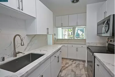 1425 Lakeside Drive #101, Oakland, CA 94612 - Photo 16