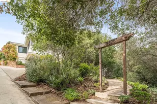 3320 Burdeck Dr, Oakland, CA 94602 - Photo 2