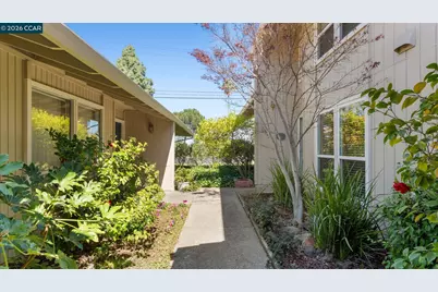 90 Rolling Green Cir, Pleasant Hill, CA 94523 - Photo 2