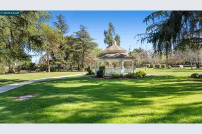 90 Rolling Green Cir, Pleasant Hill, CA 94523 - Photo 32