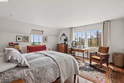 5710 Margarido Dr, Oakland, CA 94618 - Photo 24