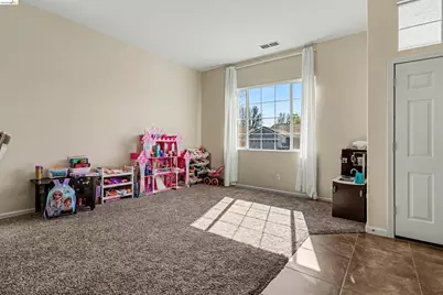 193 Mike Gartrell Cir, Sacramento, CA 95835 - Photo 8