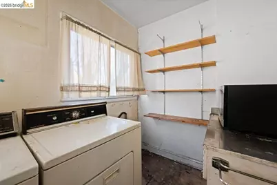 2569 Maxwell Ave, Oakland, CA 94601 - Photo 48