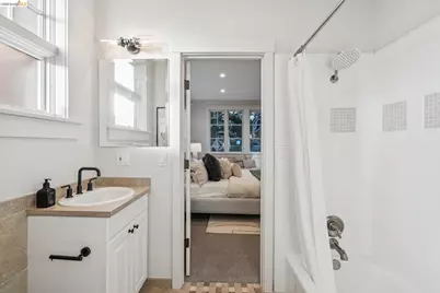 5416 Golden Gate Ave, Oakland, CA 94618 - Photo 16