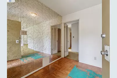 2033 Trafalgar Pl, Oakland, CA 94611 - Photo 6