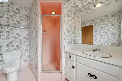 2033 Trafalgar Pl, Oakland, CA 94611 - Photo 36