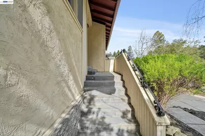 2033 Trafalgar Pl, Oakland, CA 94611 - Photo 4