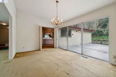 2033 Trafalgar Pl, Oakland, CA 94611 - Photo 16