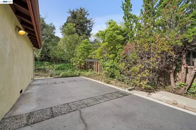 2033 Trafalgar Pl, Oakland, CA 94611 - Photo 48