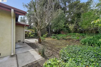 2033 Trafalgar Pl, Oakland, CA 94611 - Photo 50